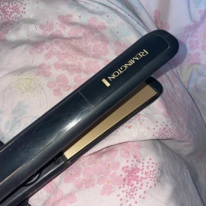 remington hair straightener  - only been used a few times , in good condition , heat goes up too 230 , will accept reasonable offers
