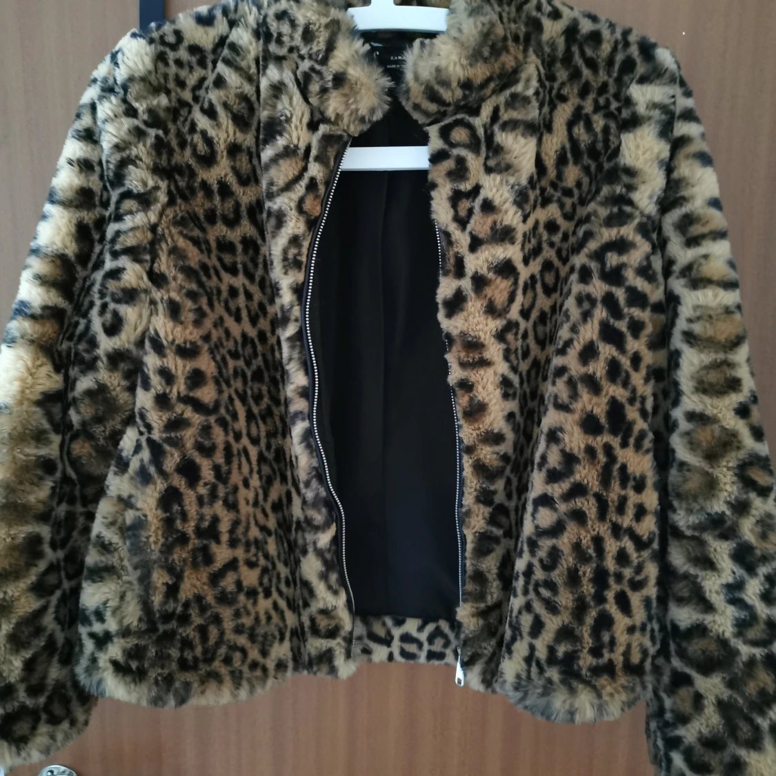 Fluffig leopardjacka - 90