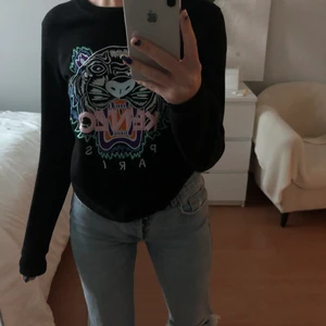 Kenzo tröja - Säljer min Kenzo sweatsirt, bra skick. Nypris va 2200kr!