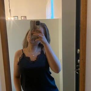 Satin linne  - Säljer detta satin linne då de aldrig kommit till användning, linet år i jätte bra skick💙