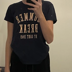 Gant T-shirt  - Mörkblå T-shirt använd fåtal gånger😊