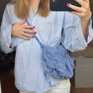 Oanvänd zara väska  - En väska från zara som är helt ny, aldrig använd 💙 frakt tillkommer