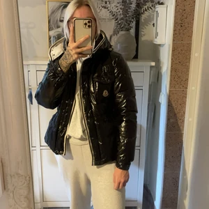 Jacka - Strl S ej äkta behöver en tvätt