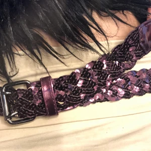 Lila skärp med paljetter - Såå gulligt💜💜💜