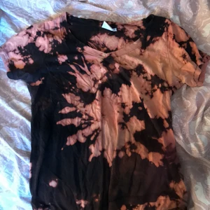 T-shirt  - Storlek s,nästan helt oanvänd