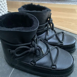 Inuikii - Säljer mina inukii som är inköpa förra vintern, använda Max 2 gånger alltså är de i väldigt bra skick! Strl 41men passar även 40 då de är lite små i storleken.