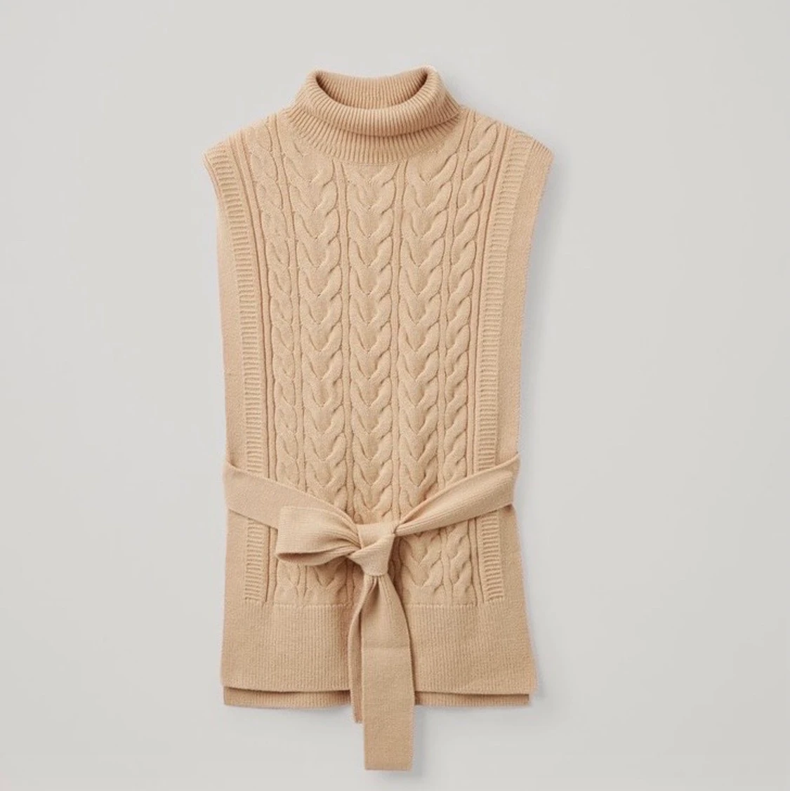 Cable knit Rollneck belted vest 