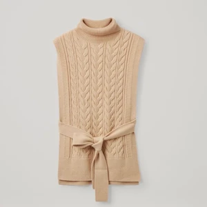 Cable knit Rollneck belted vest  - Provat aldrig använt, prislappen sitter inte kvar men har kvittot.