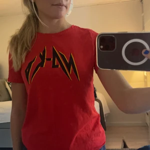Nakd t-shirt - Nakd t-shirt, knappt använd😇😇frakt tillkommer💖