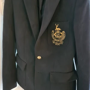 Mjuk Kavaj Ralph Lauren - I fint skick! Supermjuk och skön med guldmedaljer.