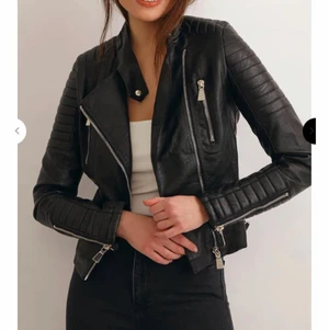 Skinnjacka Chiquelle - Skinnjacka från chiquelle, sparsamt använd, strl 42. Dock väldigt liten i storleken, skulle säga mer strl 38