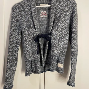 Odd Molly kofta - Superfin Odd Molly kofta som är i princip som ny! Köpt för ett par år sedan men knappt använd, kom med bud!🥰❤️‍🔥