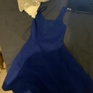 Klänningar  - Två blåa jätte fina klänningar! säljer tillsammans för 300kr