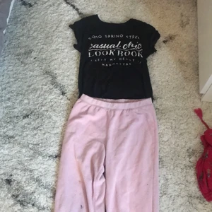 Fint plagg - Storlek s/xs i gott skick ett plagg 60kr alla plagg 200kr. Ha en bra dag ❤️