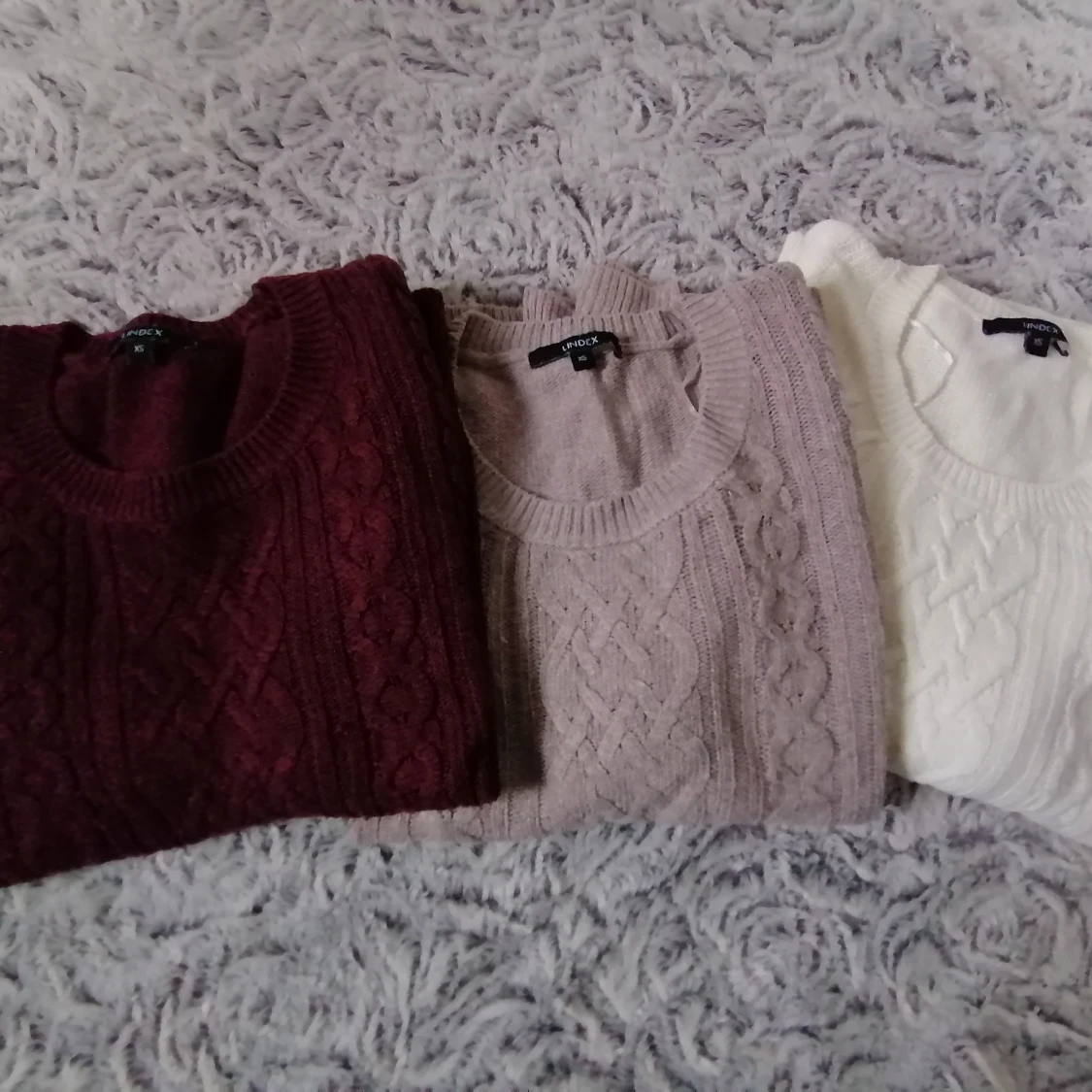 3 st stickade tröjor  - 90