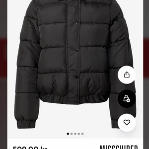 Jacka - Säljer min fina jacka från missguided. Använd men i mycket fint skick. 