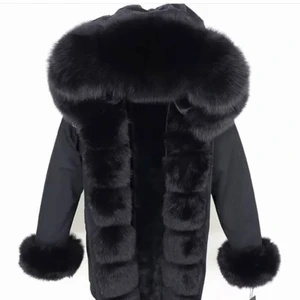 Pälsjacka svart vinter - Använt några gånger. Som ny. Den är helsvart. 