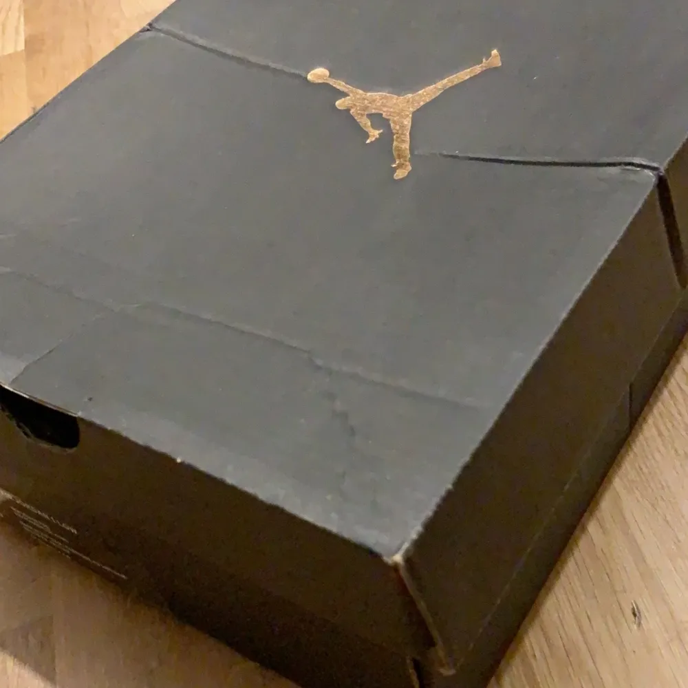 Fake Jordan 1s som inte används för bara 900kr. Passar dom me 38-39. Skor.