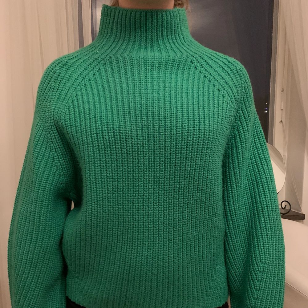 Grön stickad tröja från weekday | Plick Second Hand