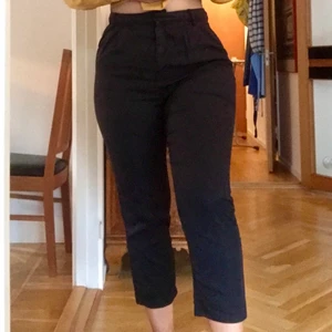 Svarta byxor - Svarta kostymbyxor från Lindex. Storlek 42. 