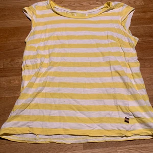 A striped yellow & white t-shirt - Perfect for a hot summer day or a cold fall day under a jacket. It gives happy vibes, and it’s not too short, and not too long.