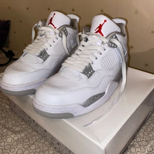 Air Jordan 4 Retro White Oreo  - Säljer mina Jordan 4 White Oreos, storlek 42