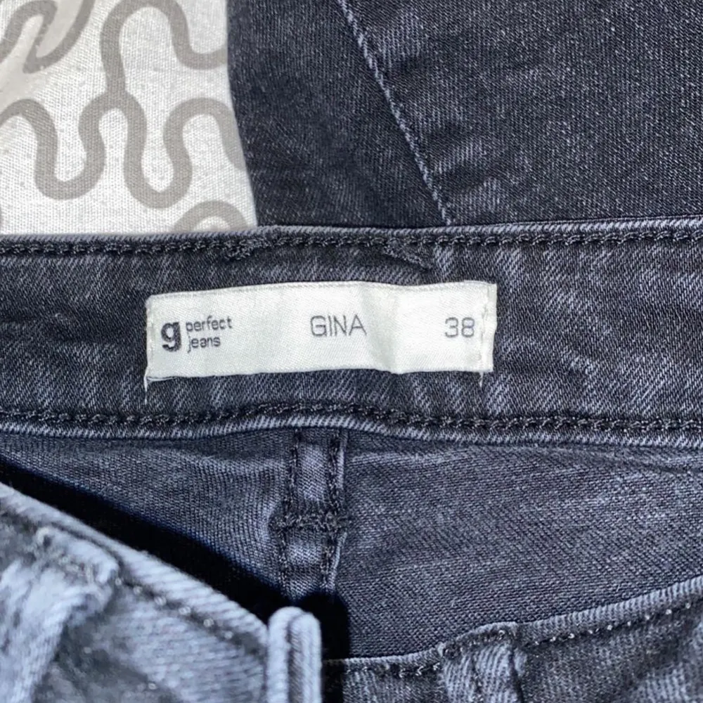 Säljer mina Jeans ifrån Gina som inte längre finns kvar,  har använt typ 4 gånger eller något sånt, dom är i bra skick och dom är i storlek 38. Jeans & Byxor.