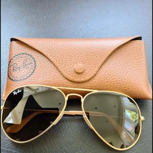 Ray ban Pilot - Säljer mina fina Ray Bans då dom inte kommer till användning och enbart ligger i lådan. Aldrig använda och kommer i sitt fodral