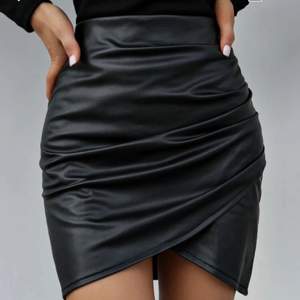 kjol från shein i strlk M, bilden är från deras sida (skriv privat för fler bilder om så önskas) den är endast testad en gång, säljer för 50kr +frakt 45kr