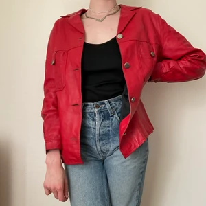 Röd skinnjacka ❤️ - Vintage skinnjacka köpt på Emmaus för några år sedan ❤️ 