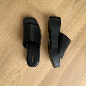 Sandaler &Other Stories - Storlek 39. Helt oanvända. Nypris 890kr. Säljer för halva priset. 