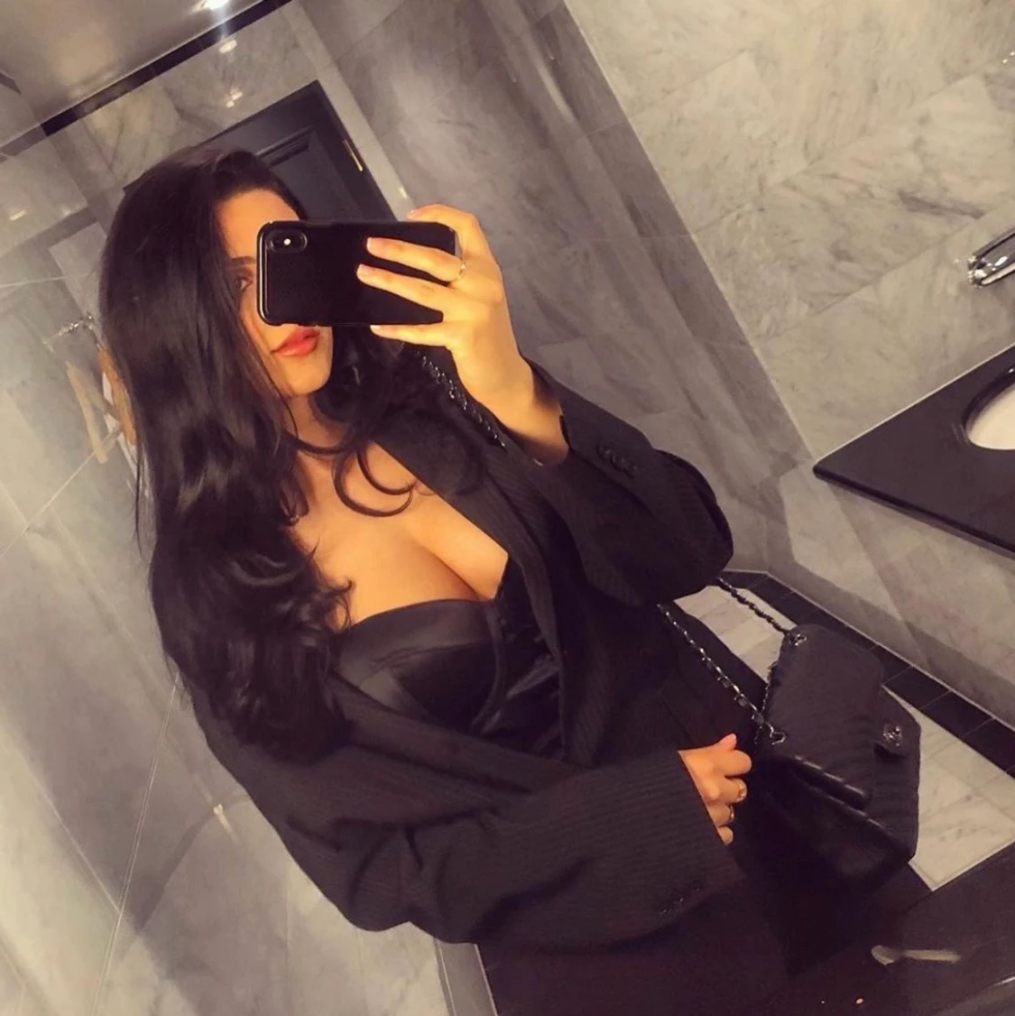 Chanel all black  - 90