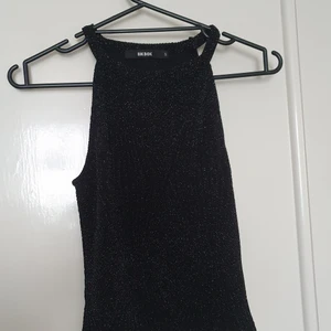 Topp från bokbord strl S - Svart glittrig topp från bikbok i strl S