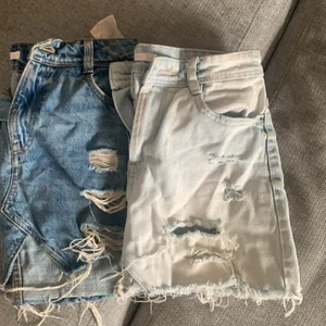 2 jeanskjolar - 2 jeanskjolar från zara. En mörkblå och en ljusblå. Använda men bra skick. 100kr för båda, 1 för 70kr