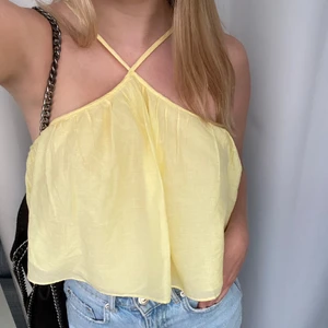 Gul topp Gina tricot - Fin gul topp från Gina tricot💕