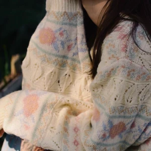 Stickad tröja - Stickad tröja. Storlek M. Oanvänd. Skicka gärna ett meddelande vid frågor!