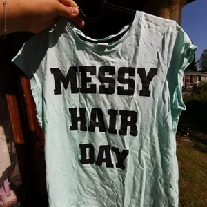 Baby tee - Inspirerande turkos tröja från hm använd ett par gånger !