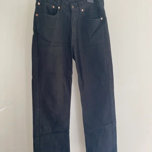 Levis jeans - Svarta raka Levis jeans i 32/34🖤❤️ 