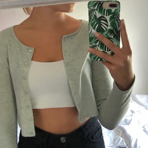 Kofta  - Säljer denna gulliga koftan från Zara då den inte längre är något som kommer till användning. Skönt material. 