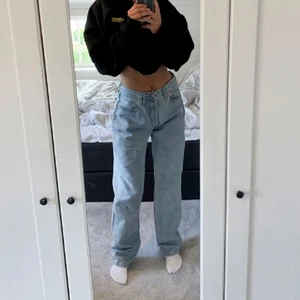 Levis vintage jeans - Säljer dessa så snygga vintage jeans från levis!💕💕 Aldrig använda då de tyvärr är för stora på mig. Passar nog en M bäst. Buda! W31, L32☺️💕💕 (lånade bilder av förra ägaren)