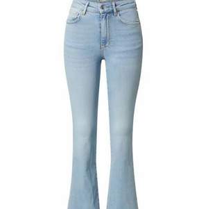 Säljer mina mid bootcut jeans i storlek xs för dom inte passar löngre. Priset kan diskuteras. Kunden står för frakten om man inte vill mötas upp i Göteborg 