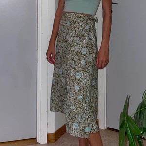 Omlott kjol - Mönstrad omlott kjol, sparsamt använd