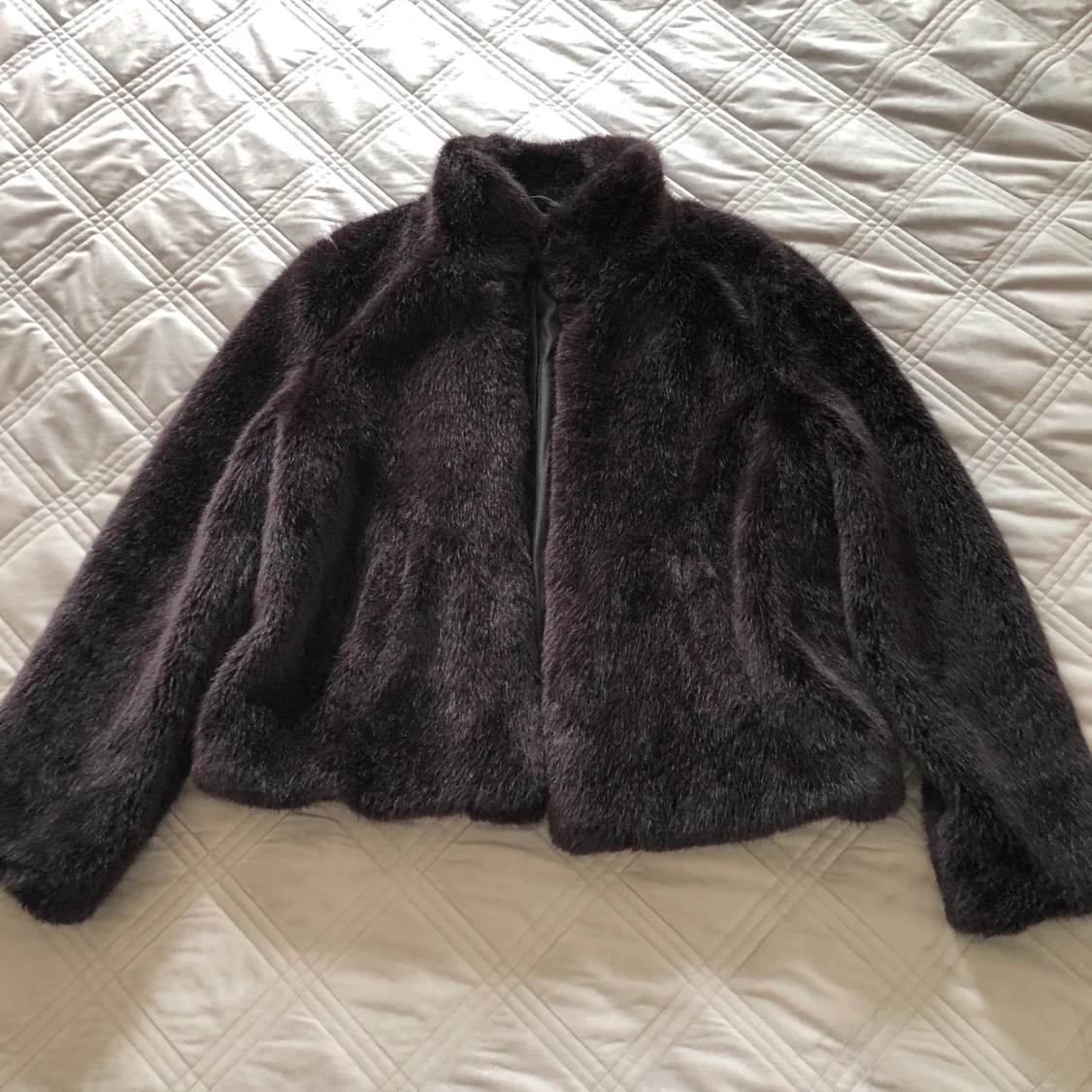 Svart pälsjacka 