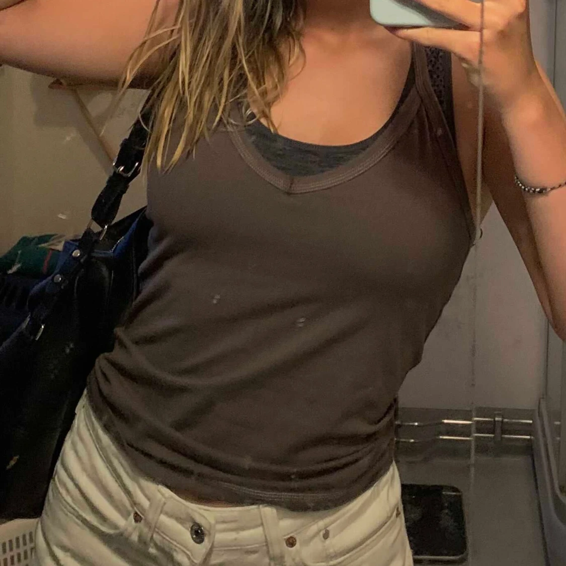 Y2k topp i brungrå färg. 