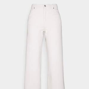 Yoko jeans från Monki i off-white färg, storlek 26. Frakt tillkommer!