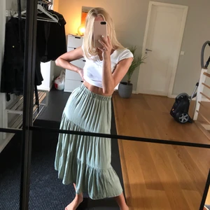 Kjol - Jättefin grön kjol från gina! Köpt förra sommaren så finns ej kvar! 