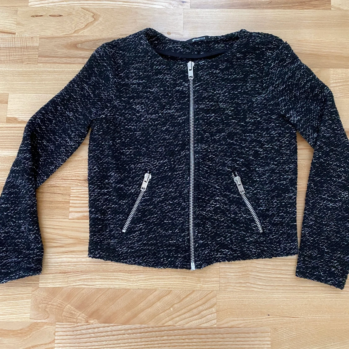 Gina Tricot kort kavaj storlek xs