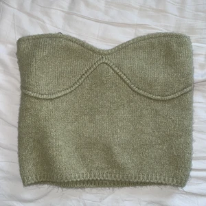 Zara topp - Stickad ljusgrön tubtopp från zara aldrig använd bara testad  
