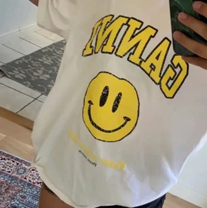Ganni tröja  - En tröja som jag inte har använt  mkt. Använt 1/2 gånger och den är som gott som ny❤️ super skönt material också 