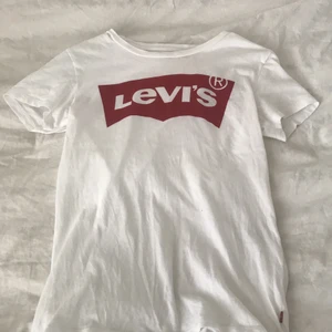 T-Shirt strl xs - Vet faktiskt inte hur länge jag har haft denna tröja men den är fortfarande i väldigt bra skick och är precis som en ny. 